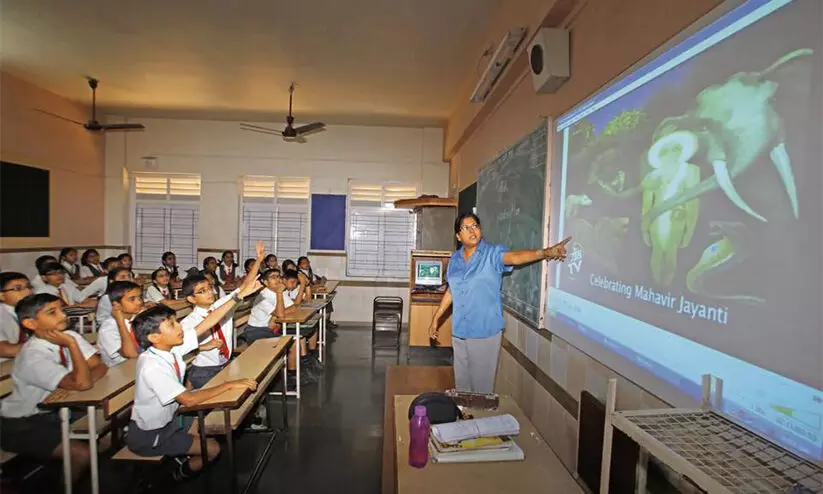 സ്മാര്‍ട്ട് സ്കൂളായപ്പോള്‍ വിദ്യാര്‍ഥികള്‍ക്ക് അക്ഷരങ്ങളെഴുതാന്‍ സൗകര്യമില്ലാതായി