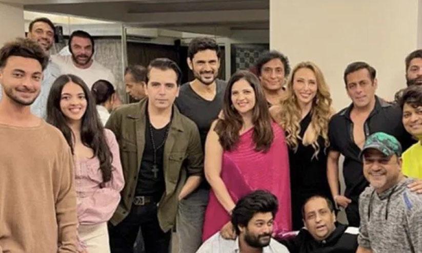 Salman Khan And Brothers attend rumoured girlfriend Iulia Vanturs Birthday Party Salman Khan And Brothers attend rumoured girlfriend Iulia Vanturs Birthday Party