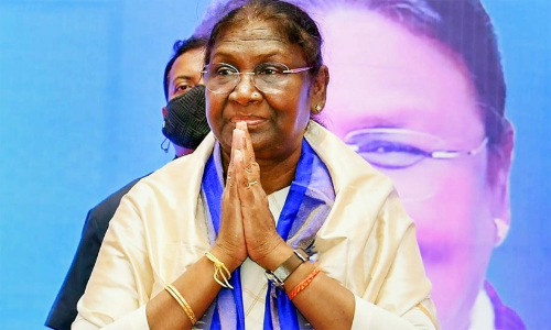 മാസം അഞ്ച് ലക്ഷം ശമ്പളം, 10 കോടിയുടെ കാർ, ബോയിങ് 777 വിമാനം; അറിയാം രാഷ്ട്രപതിയുടെ ശമ്പളവും ആനുകൂല്യങ്ങളും