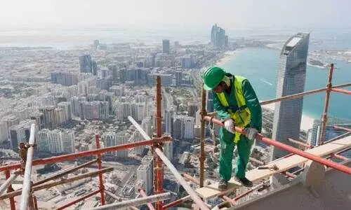 തൊഴിലാളികളുടെ ജീവൻ പ്രധാനം: ഉയരമുളള കെട്ടിടങ്ങളിൽ സുരക്ഷ നിർബന്ധം