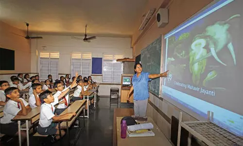 സ്മാര്‍ട്ട് സ്കൂളായപ്പോള്‍ വിദ്യാര്‍ഥികള്‍ക്ക് അക്ഷരങ്ങളെഴുതാന്‍ സൗകര്യമില്ലാതായി