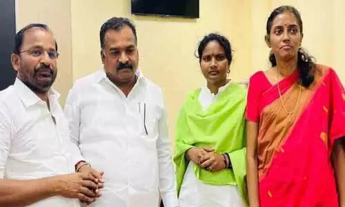 എം.പിമാരുടെ സസ്‍പെൻഷൻ; ഗാന്ധിപ്രതിമക്ക് മുന്നിൽ പ്രതിഷേധം തുടരും