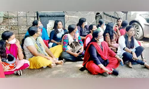 റാഗിങ്: നാലു ദിവസമായിട്ടും നടപടിയില്ല; കോട്ടണ്‍ഹില്‍ സ്‌കൂളില്‍ രക്ഷിതാക്കളുടെ പ്രതിഷേധം