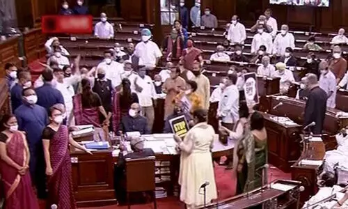 സഭയിൽ ഏറ്റുമുട്ടലിന് ആക്കംകൂട്ടി സസ്പെൻഷൻ