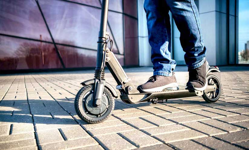 ഇ-സ്കൂട്ടർ രൂപമാറ്റവും അപകടകരമായ റൈഡിങും: നടപടി കര്ശനമാക്കുമെന്ന് മുന്നറിയിപ്പ് ഇ-സ്കൂട്ടർ രൂപമാറ്റവും അപകടകരമായ റൈഡിങും: നടപടി കര്ശനമാക്കുമെന്ന് മുന്നറിയിപ്പ്