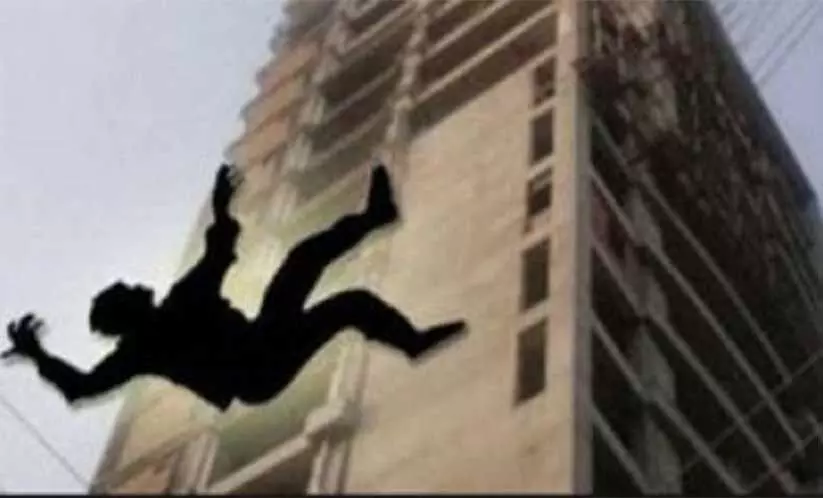 വീഴ്ചയിൽ സന്താനോൽപാദനശേഷി നഷ്ടമായ   എൻജിനീയർക്ക് 1,40,000 ദിർഹം നൽകാൻ വിധി