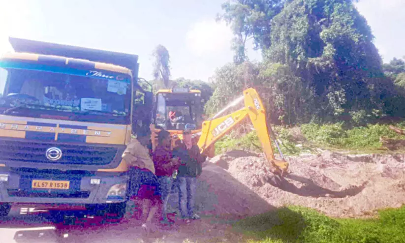 ദേശീയപാത നിര്‍മാണത്തിന്‍റെ മറവില്‍ വീണ്ടും മണ്ണുകടത്ത്