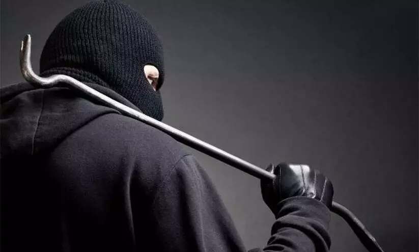 മോഷണക്കേസിൽ രണ്ടുപേർ അറസ്റ്റിൽ മോഷണക്കേസിൽ രണ്ടുപേർ അറസ്റ്റിൽ