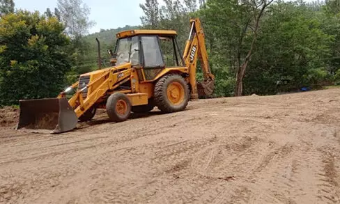 അട്ടപ്പാടി ഭൂമി കൈയേറ്റം: ആദിവാസികൾക്കെതിരെ ഭൂമാഫിയയുടെ വധഭീഷണി അട്ടപ്പാടി ഭൂമി കൈയേറ്റം: ആദിവാസികൾക്കെതിരെ ഭൂമാഫിയയുടെ വധഭീഷണി