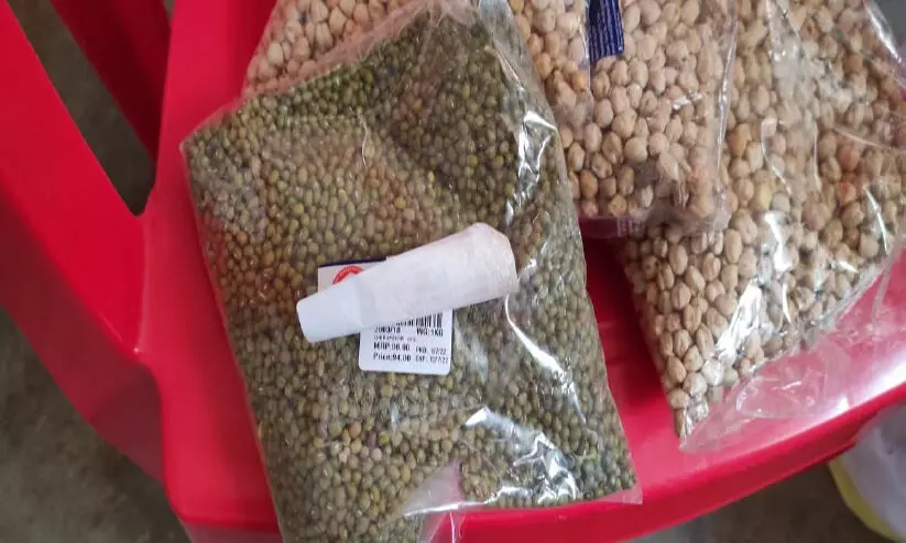 അംഗൻവാടി കുരുന്നുകൾക്ക് വിതരണം ചെയ്തത്​   പഴകിയ കടലയും പയറും