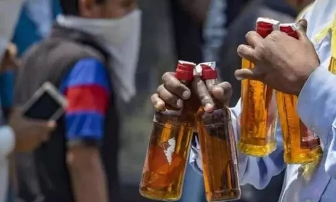 ഗുജറാത്ത് വിഷമദ്യ ദുരന്തം; മരണം 26 ആയി ഗുജറാത്ത് വിഷമദ്യ ദുരന്തം; മരണം 26 ആയി