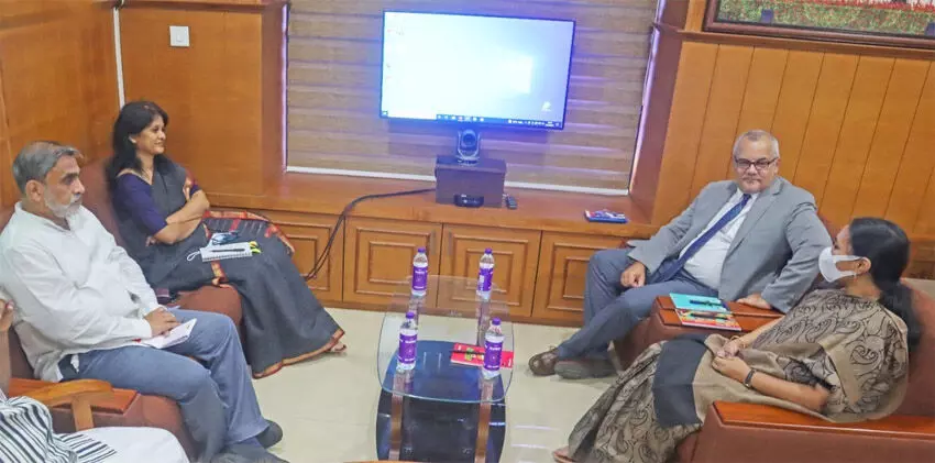 ക്യൂബന് അംബാസഡര് അലജാന്ദ്രോ സിമന്കാസ് മാരിന് വീണാ ജോര്ജുമായി കൂടിക്കാഴ്ച നടത്തി ക്യൂബന് അംബാസഡര് അലജാന്ദ്രോ സിമന്കാസ് മാരിന് വീണാ ജോര്ജുമായി കൂടിക്കാഴ്ച നടത്തി