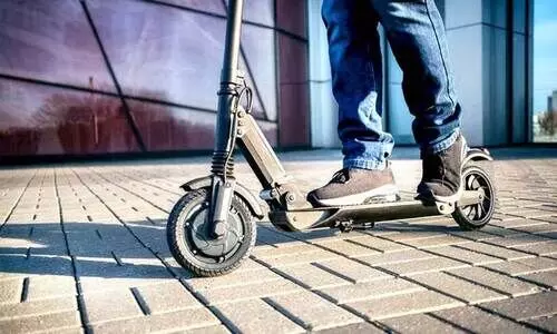 ഇ-​സ്കൂ​ട്ട​ർ രൂ​പ​മാ​റ്റവും അ​പ​ക​ട​ക​ര​മാ​യ റൈ​ഡി​ങും: ന​ട​പ​ടി​ ക​ര്‍ശ​നമാക്കുമെന്ന് മുന്നറിയിപ്പ്