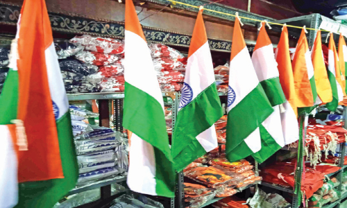 ദേശീയപതാക ശേഖരിക്കാൻ കുടുംബശ്രീക്കാരുടെ നെട്ടോട്ടം