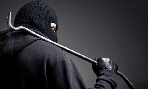 മോ​ഷ​ണ​ക്കേ​സി​ൽ ര​ണ്ടു​പേ​ർ അ​റ​സ്റ്റി​ൽ