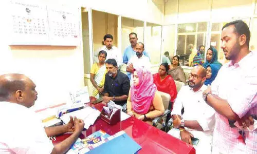 ക​ട​ൽ​ഭി​ത്തി കെ​ട്ടി ഈ ​പ​ഞ്ചാ​യ​ത്തി​നെ​യും ജ​ന​ങ്ങ​ളെ​യും ര​ക്ഷി​ക്ക​ണം; എം.​എ​ൽ.​എ​ക്ക് പ​ഞ്ചാ​യ​ത്തി​ന്റെ നി​വേ​ദ​നം