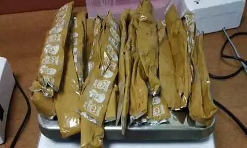 മലദ്വാരത്തിൽ ഒളിപ്പിച്ച 43 ലക്ഷം രൂപയുടെ സ്വർണം പിടികൂടി