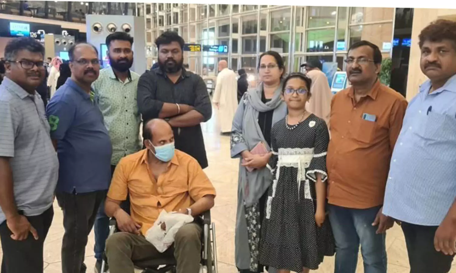 പക്ഷാഘാതമുണ്ടായി സൗദിയിൽ ചികിത്സയിലിരുന്ന മലയാളിയെ നാട്ടിലെത്തിച്ചു