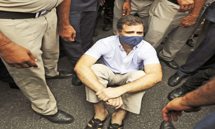 പാർലമെന്റിലും പുറത്തും പൊലീസ് മുറ പാർലമെന്റിലും പുറത്തും പൊലീസ് മുറ