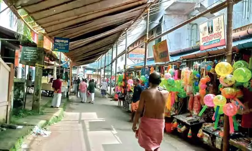 ക​ർ​ക്ക​ട​ക വാ​വ്: പി​തൃ​ത​ർ​പ്പ​ണ​ത്തി​ന് നി​ളാ​തീ​ര​മൊ​രു​ങ്ങി