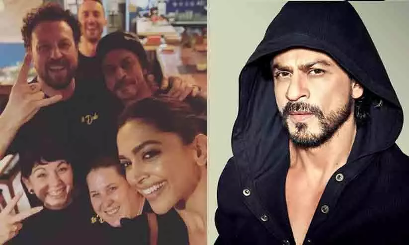 Shah Rukh Khan and Deepika Padukone pose with fans on the sets of Pathaan Shah Rukh Khan and Deepika Padukone pose with fans on the sets of Pathaan