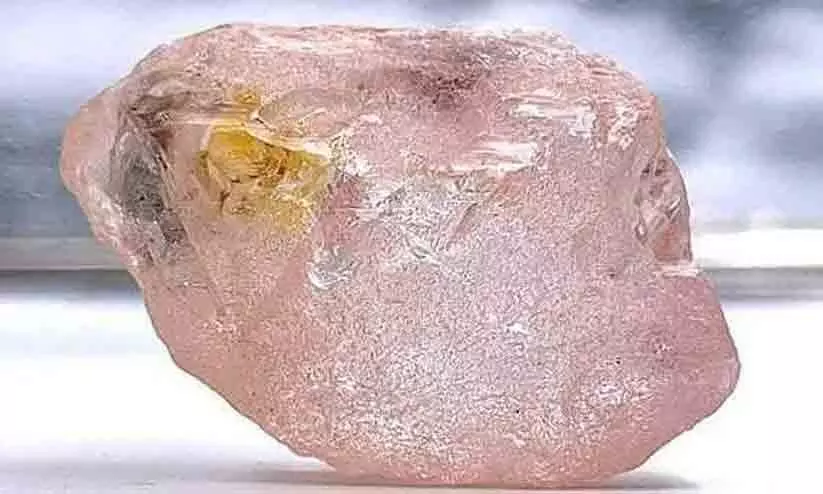 അംഗോളയിൽ അപൂർവ പിങ്ക് വജ്രം കണ്ടെത്തി അംഗോളയിൽ അപൂർവ പിങ്ക് വജ്രം കണ്ടെത്തി