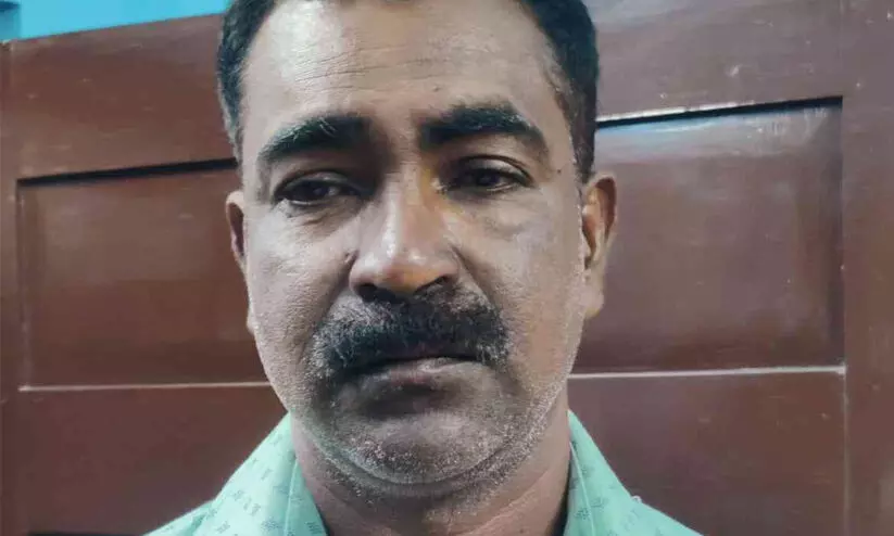 ഭാര്യയുടെ സ്കൂട്ടറിന് തീവെച്ച ഭർത്താവ് അറസ്റ്റിൽ ഭാര്യയുടെ സ്കൂട്ടറിന് തീവെച്ച ഭർത്താവ് അറസ്റ്റിൽ