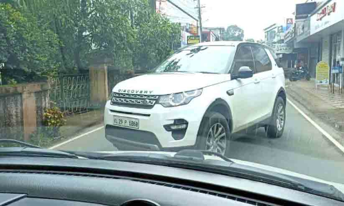 വാഹനങ്ങൾ തോന്നിയപോലെ; കുഴഞ്ഞുമറിഞ്ഞ്​ പുക്കാട്ടുപടി വൺവേ