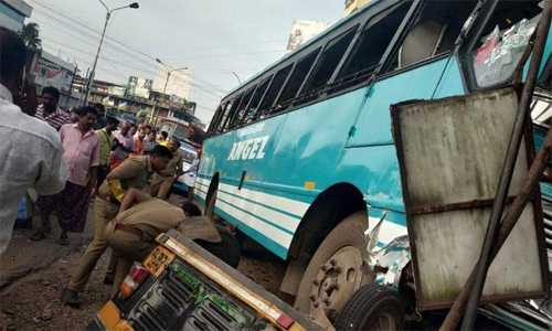 കുറ്റ്യാടി-കോഴിക്കോട് റൂട്ടിൽ ബസുകളുടെ മരണപ്പാച്ചിൽ തുടരുന്നു; ചെറുവിരലനക്കാതെ അധികൃതർ