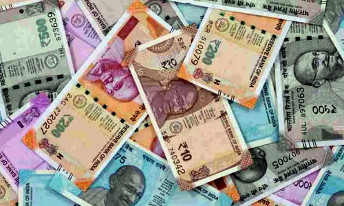 രൂപ ശക്തി പ്രാപിക്കുന്നു, വിനിമയ നിരക്ക് താഴേക്ക്