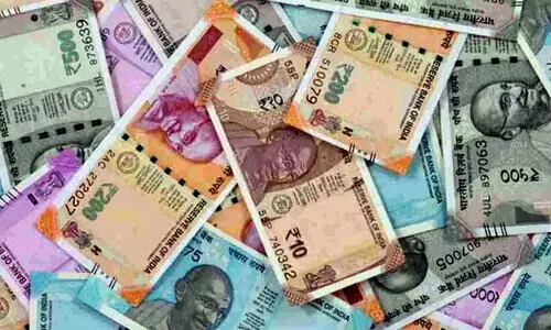 രൂപ ശക്തി പ്രാപിക്കുന്നു, വിനിമയ നിരക്ക് താഴേക്ക്