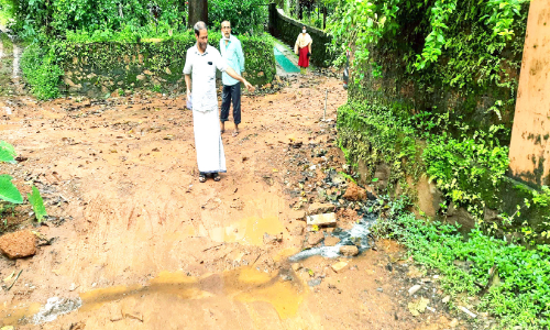 പഴശ്ശി ജലസംഭരണിയിലേക്ക് മലിനജലം ഒഴുകുന്നതായി പരാതി