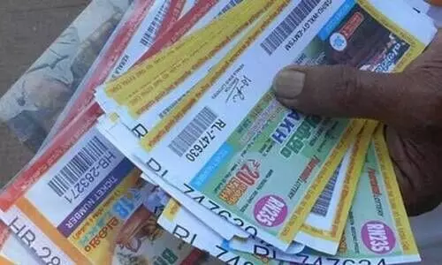 വ്യാ​ജ ലോ​ട്ട​റി: വ​ൻ​തോ​തി​ൽ പ​ണം ചോ​ർ​ത്തു​ന്നു; ന​ട​പ​ടി ശ​ക്ത​മാ​ക്കാ​തെ പൊ​ലീ​സ്