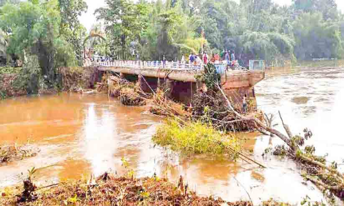 കോമളം പാലം പുനർനിർമാണം; ​10.18 കോടിയുടെ ഭരണാനുമതി