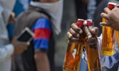 ഗുജറാത്തിലെ വ്യാജമദ്യ ദുരന്തം മരണം 40ആയി, 10പേർ അറസ്റ്റിൽ