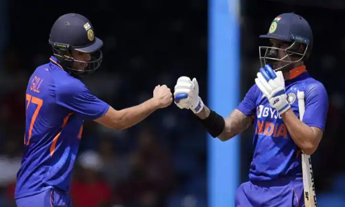 ധവാനും ഗില്ലിനും അർധ സെഞ്ച്വറി: ഇന്ത്യക്ക് മികച്ച തുടക്കം