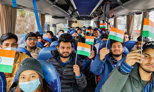 യുക്രെയ്നിൽനിന്ന് തിരിച്ചെത്തിയ വിദ്യാർഥികൾക്ക് ഇന്ത്യയിൽ തുടർപഠനം സാധ്യമല്ലെന്ന് കേന്ദ്രം