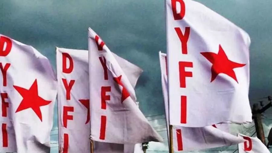 യോഗത്തിനിടെ അടിപിടി; ഡി.വൈ.എഫ്.ഐ മേഖല കമ്മിറ്റി ഭാരവാഹികൾക്ക് സസ്പെൻഷൻ യോഗത്തിനിടെ അടിപിടി; ഡി.വൈ.എഫ്.ഐ മേഖല കമ്മിറ്റി ഭാരവാഹികൾക്ക് സസ്പെൻഷൻ