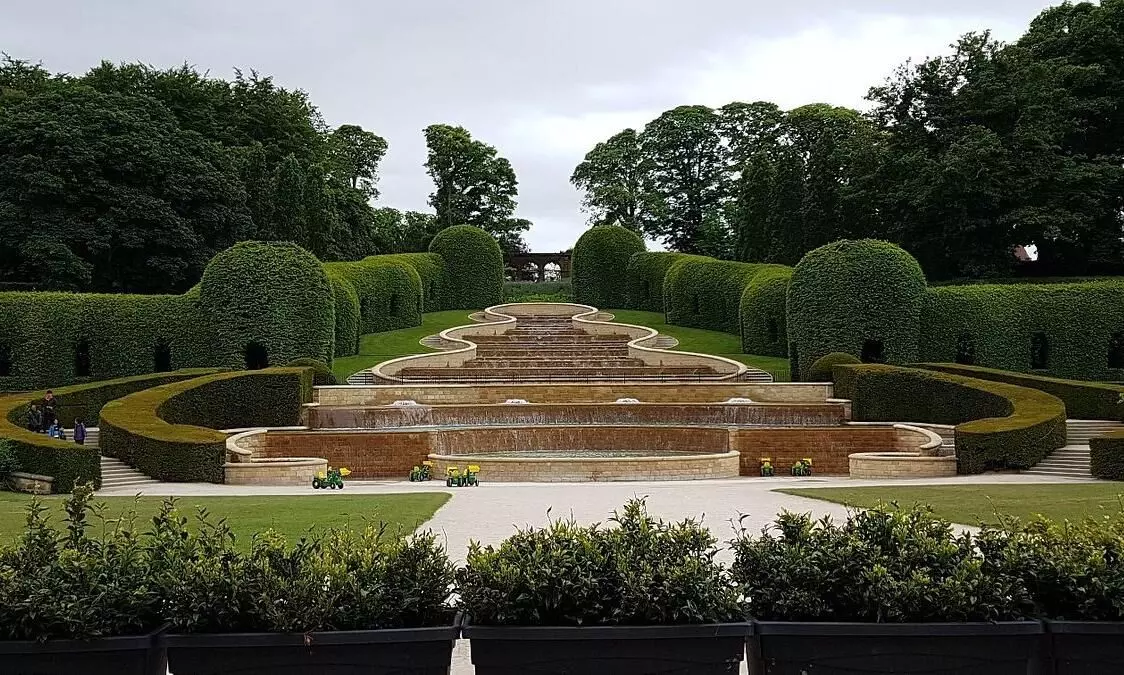 ആൻവിക്ക് അഥവാ വിഷം വളരുന്ന പടിഞ്ഞാറൻ ഉദ്യാനം ആൻവിക്ക് അഥവാ വിഷം വളരുന്ന പടിഞ്ഞാറൻ ഉദ്യാനം