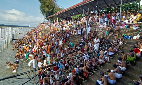 കർക്കിട വാവുബലി; പിതൃതർപ്പണ കർമങ്ങൾക്ക് പുലർച്ചെ തുടക്കം