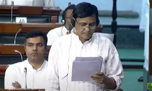 പൊതു സുരക്ഷ നിയമപ്രകാരം ജമ്മു കശ്മീരിൽ രണ്ട് മാധ്യമപ്രവർത്തകർ തടവിൽ