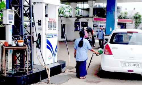 നഗരസഭ നിർദേശത്തിന് പുല്ലുവില; അടപ്പിച്ച പെട്രോൾ പമ്പ് തുറന്നു നഗരസഭ നിർദേശത്തിന് പുല്ലുവില; അടപ്പിച്ച പെട്രോൾ പമ്പ് തുറന്നു