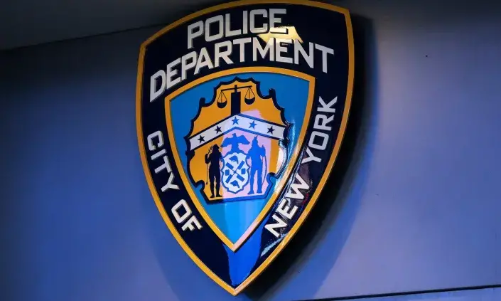 ന്യൂയോർക്കിൽ മൂന്ന് പെൺകുട്ടികൾ വെള്ളക്കാരിയെ ബസിൽ മർദിച്ചു