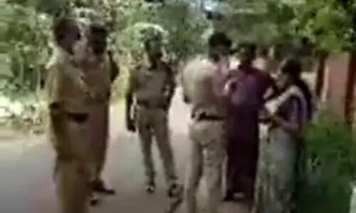 സോമരാജനെ അറിയുമോ? -വഴിചോദിച്ചയാൾ വീട്ടമ്മയുടെ മാല പൊട്ടിച്ച് കാലിൽ കാർ കയറ്റി സ്ഥലംവിട്ടു