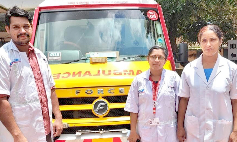 നേപ്പാൾ സ്വദേശിനിക്ക് ആംബുലൻസിൽ ആൺകുഞ്ഞ് പിറന്നു നേപ്പാൾ സ്വദേശിനിക്ക് ആംബുലൻസിൽ ആൺകുഞ്ഞ് പിറന്നു