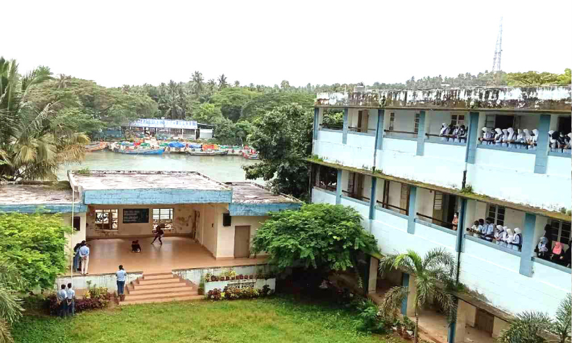 അധ്യാപകരില്ല; മാഹി സ്കൂളിൽ അധ്യയനം ഔട്ട് ഓഫ് സിലബസ് അധ്യാപകരില്ല; മാഹി സ്കൂളിൽ അധ്യയനം ഔട്ട് ഓഫ് സിലബസ്