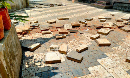 ചാലിക്കരയിൽ മിന്നലിൽ മൂന്നു വീടുകൾക്ക് കേടുപാട് ; ല​ക്ഷ​ങ്ങ​ളു​ടെ ന​ഷ്ടം