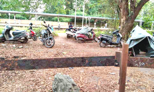 വാഹനപാർക്കിങ്ങിനെതിരെ നടപടിയുമായി റെയിൽവേ