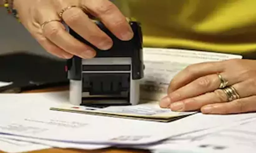 സാ​മൂ​ഹി​ക പ്ര​വ​ർ​ത്ത​ക​ർ കൈ​കോ​ർ​ത്തു; ഏ​ജ​ന്‍റി​ന്‍റെ ച​തി​യി​ൽ​പ്പെ​ട്ട കോ​ഴി​ക്കോ​ട് സ്വ​ദേ​ശി​നി നാ​ട്ടി​ലെ​ത്തി