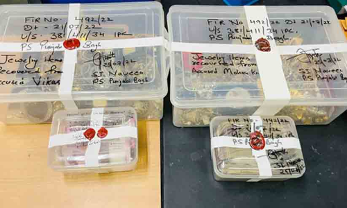 ഡൽഹിയിൽ സ്വർണമടക്കം 10 കോടി രൂപയുടെ കവർച്ച; വീട്ടുജോലിക്കാരനും ബന്ധുവും അറസ്റ്റിൽ